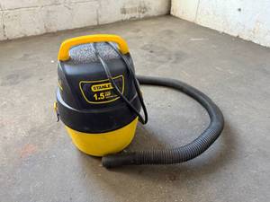 lot 37 image: Stanley 1.5hp Shopvac