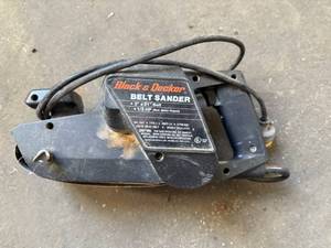 lot 38 image: Black & Decker Belt Sander 13hp  3x21 Belt