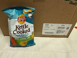 lot 67 image: 64x 1 38oz Lays Kettle Cooked Chips-Sea Salt & Vinegar