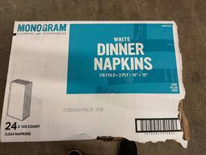 lot 98 image: 24x 126ct White Dinner Napkins 16x15
