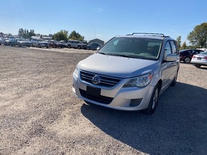 lot 6 image: 2011 Volkswagen Routan