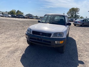 lot 8 image: 1998 Toyota Rav 4