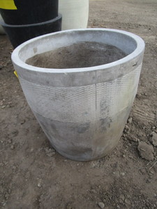 lot 100 image: Planter