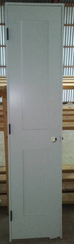 lot 400 image: Bayer 18 in. Int. Door, Pre-Hung.