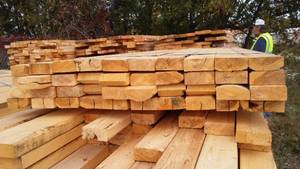 lot 34 image: Cull Lumber 2x 4 x 6 (40).