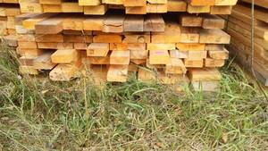 lot 40 image: Cull Lumber 2 x 4 (approx. 75)