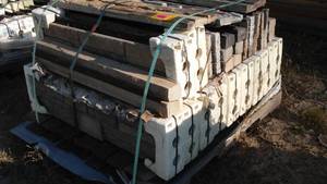 lot 125 image: Ledgestone Sterling Verseta Stone (16 bundles) plus finishing touches.