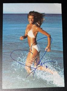lot 68 image: Elle McPherson Signed 5x7 Photo