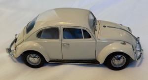 lot 130 image: 1967 Volkswagon Beetle Die-Cast Model Car Franklin Mint In Box