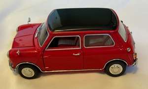 lot 131 image: 1967 Morris Mini Cooper S Die-Cast Model Car Franklin Mint In Box