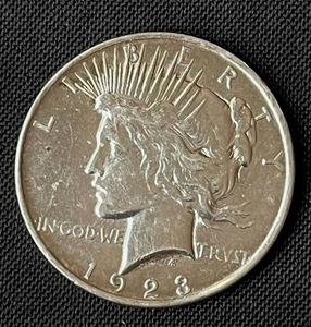 lot 8 image: 1923 Peace Dollar