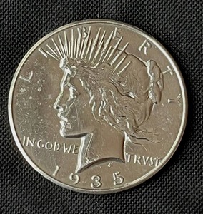 lot 21 image: 1935 Peace Dollar