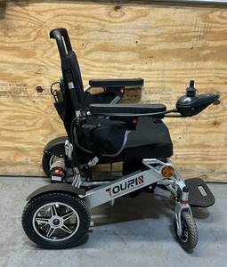 lot 131 image: TOURIS DISCOVERY Eletric Powered Wheelchair 6016A Msrp $1199.99
