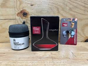 lot 62 image: Lot of 3 Alcoholic Items