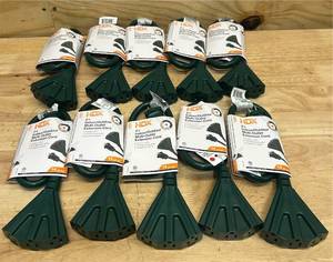 lot 84 image: 2 ft. 143 Light Duty IndoorOutdoor Extension Cord with Multiple Outlet Triple Tap End, Green (lot of 10)