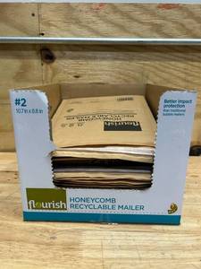 lot 89 image: Duck Brand Flourish Honeycomb Mailers #2 mailer  10.7 in. x 8.8 in. (Lot of 14)