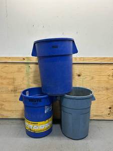 lot 267 image: Trash Bins (lot of 3)