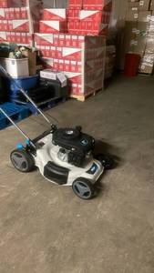lot 166 image: Pulsar 21-Inch Gas Lawn Mower 200cc