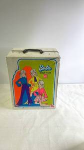 lot 205 image: 1970 Mattel Barbie 3 Doll Trunk Storage Case