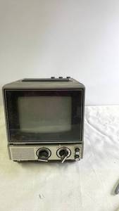 lot 216 image: Vintage Panasonic Model TR-777P Color TV with UHF VHF Dials