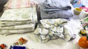 lot 220 image: Collection of Vintage Flat and Fitted Bed Sheets Assorted Patterns