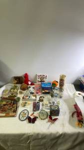 lot 226 image: Mixed Vintage and Collectibles Lot with Home Decor, Magazines, and Trinkets