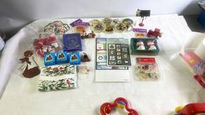 lot 228 image: Assorted Christmas Ornaments and Holiday Collectibles Lot