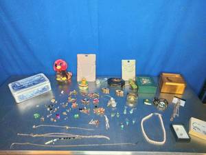 lot 55 image: Jewelry Junk Drawer Lot