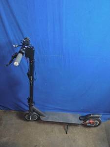 lot 72 image: 5th Wheel V30PRO 350w Electric Scooter
