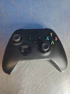 lot 79 image: Xbox Controler