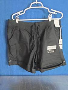 lot 86 image: Dash Womens 9 Marguerita Bermuda Shorts - Size LX