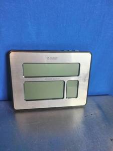 lot 95 image: La Crosse Technology 513-1419 is an atomic digital wall clock