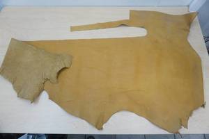 lot 29 image: Mustard Yellow Leather