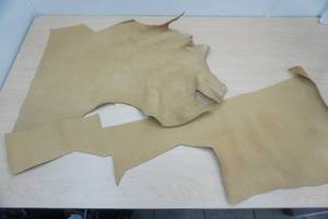 lot 36 image: Tan Leather (2 pieces)