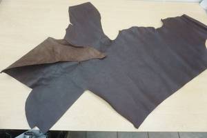 lot 40 image: Brown Leather