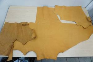 lot 51 image: Tan Leather (3 pieces)