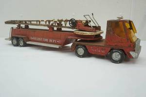 lot 125 image: Vintage Nylint Aerial Hook N Ladder Fire Truck (2-Piece) 1950s