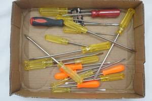 lot 253 image: 20ct NEW Screwdrivers (variety)
