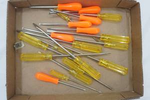 lot 256 image: 20ct NEW Screwdrivers (variety)