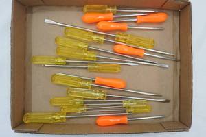 lot 257 image: 20ct NEW Screwdrivers (variety)