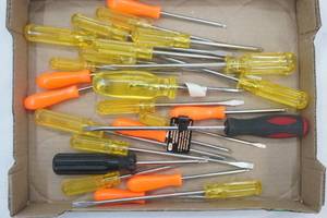 lot 261 image: 20ct NEW Screwdrivers (variety)