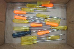 lot 262 image: 20ct NEW Screwdrivers (variety)
