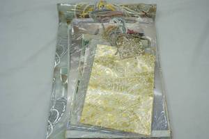 lot 328 image: NEW Gift Bags-Wedding. Variety of Sizes