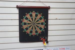 lot 335 image: 2-in-1 Reversible Magnetic Dart Board.