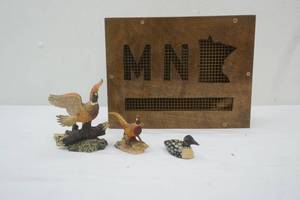 lot 344 image: Minnesota Wooden Cork Box & Wildlife Figurines