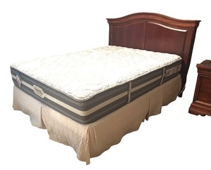 lot 8R image: MB - Elegant Queen Wooden Headboard