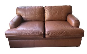 lot 10R image: O - Classic Brown Leather Sofa