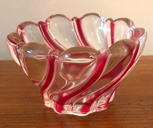 lot 134R image: LL - Swirled Art Glass Bowl with Red and Clear Design