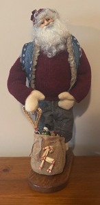 lot 153A image: LL - Festive Santa Holiday Decor