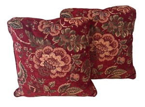 lot 153R image: LL - Set of 2 Floral Accent Pillows